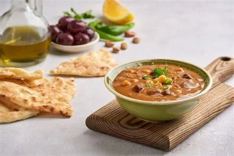  Ful Medames: Kremamsı ve Lezzetli Bir Mısır Yemeği Deneyimi!